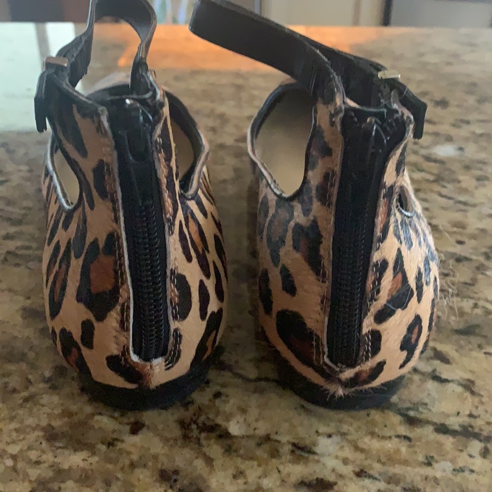 BCBG Cheetah flats BRAND NEW - Picture 2 of 3